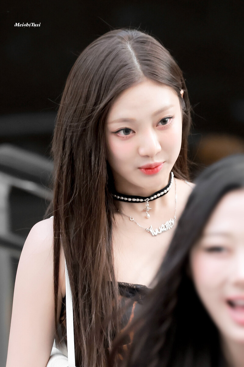 230519 aespa Ningning - Music Bank Commute documents 9