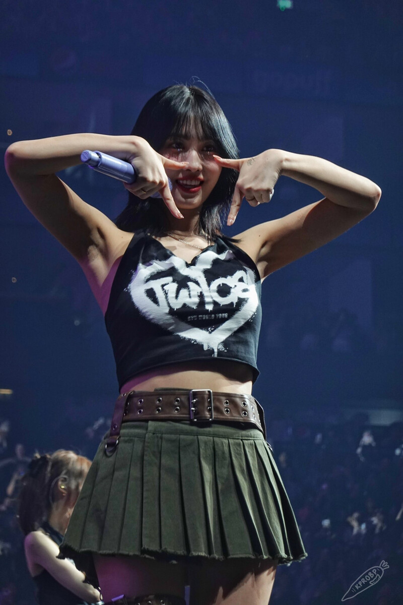 230907 TWICE Momo - ‘READY TO BE’ World Tour in London Day 1 documents 3