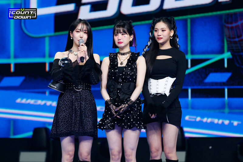 220217 VIVIZ - 'BOP BOP!' + Encore Stage at M Countdown documents 20