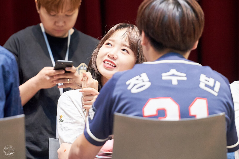 180429 Weki Meki Yoojung at Hongdae 'Lucky' Fansign documents 3