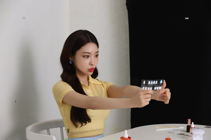 210730 MNH Naver Post - Chungha's Gelato Factory CF Behind documents 7