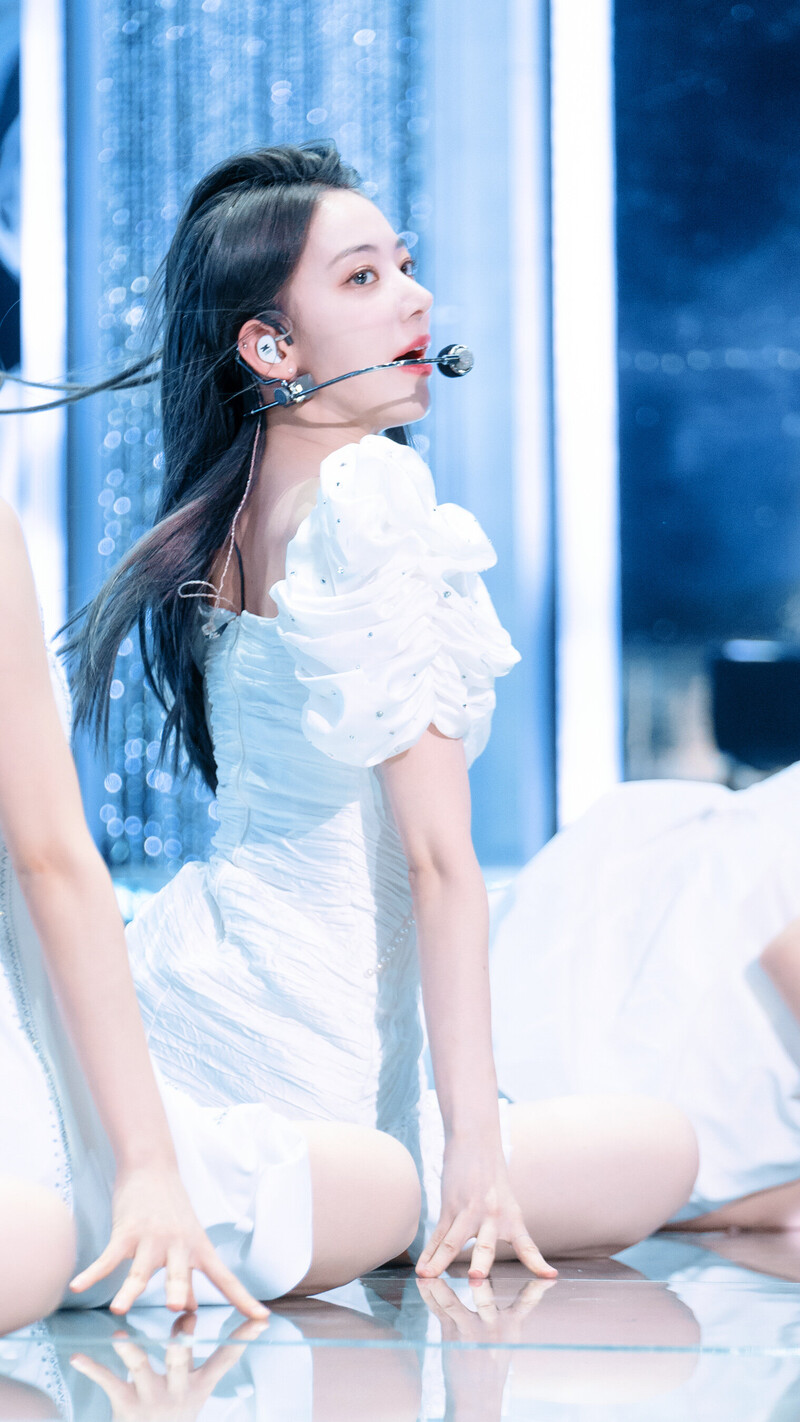 220508 LE SSERAFIM Sakura - 'FEARLESS' at Inkigayo documents 8