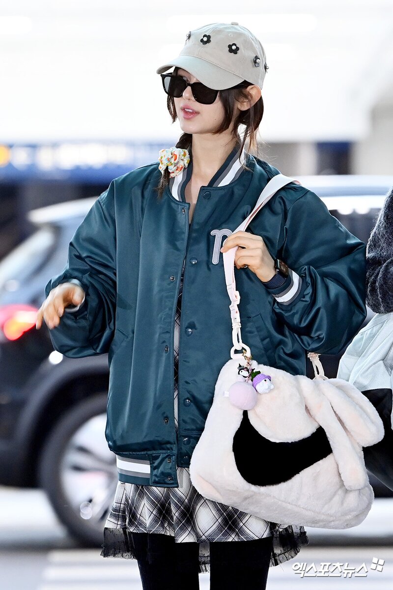 240202 New Jeans Danielle at Incheon International Airport documents 7