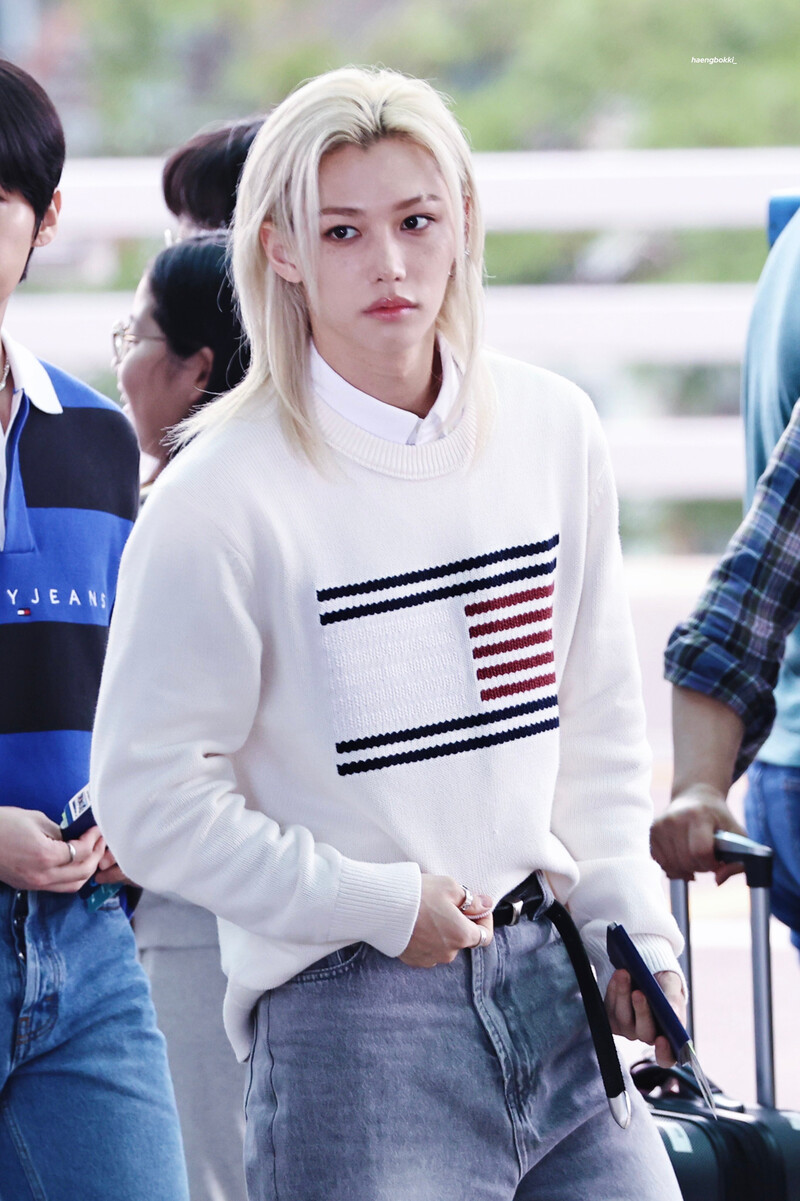 240907 StrayKids Felix at Incheon International Airport documents 4