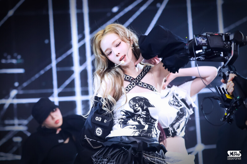 241103 aespa Winter -  Whiplash at Inkigayo documents 4