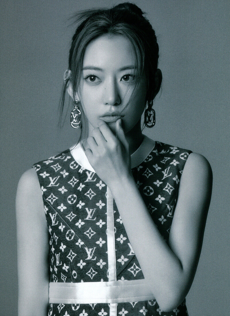 LE SSERAFIM Sakura for Harper's Bazaar Japan September 2022 issue [SCANS] documents 7