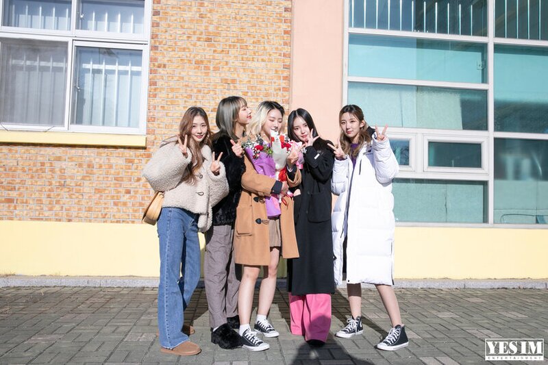 230210 YES IM Naver Post - Jia's Graduation Ceremony BEHIND documents 20