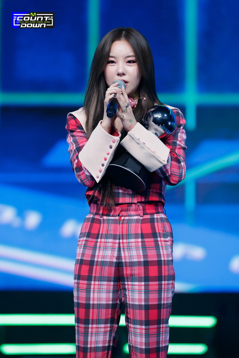 220127 Whee In - 'Make Me Happy' at M COUNTDOWN documents 2