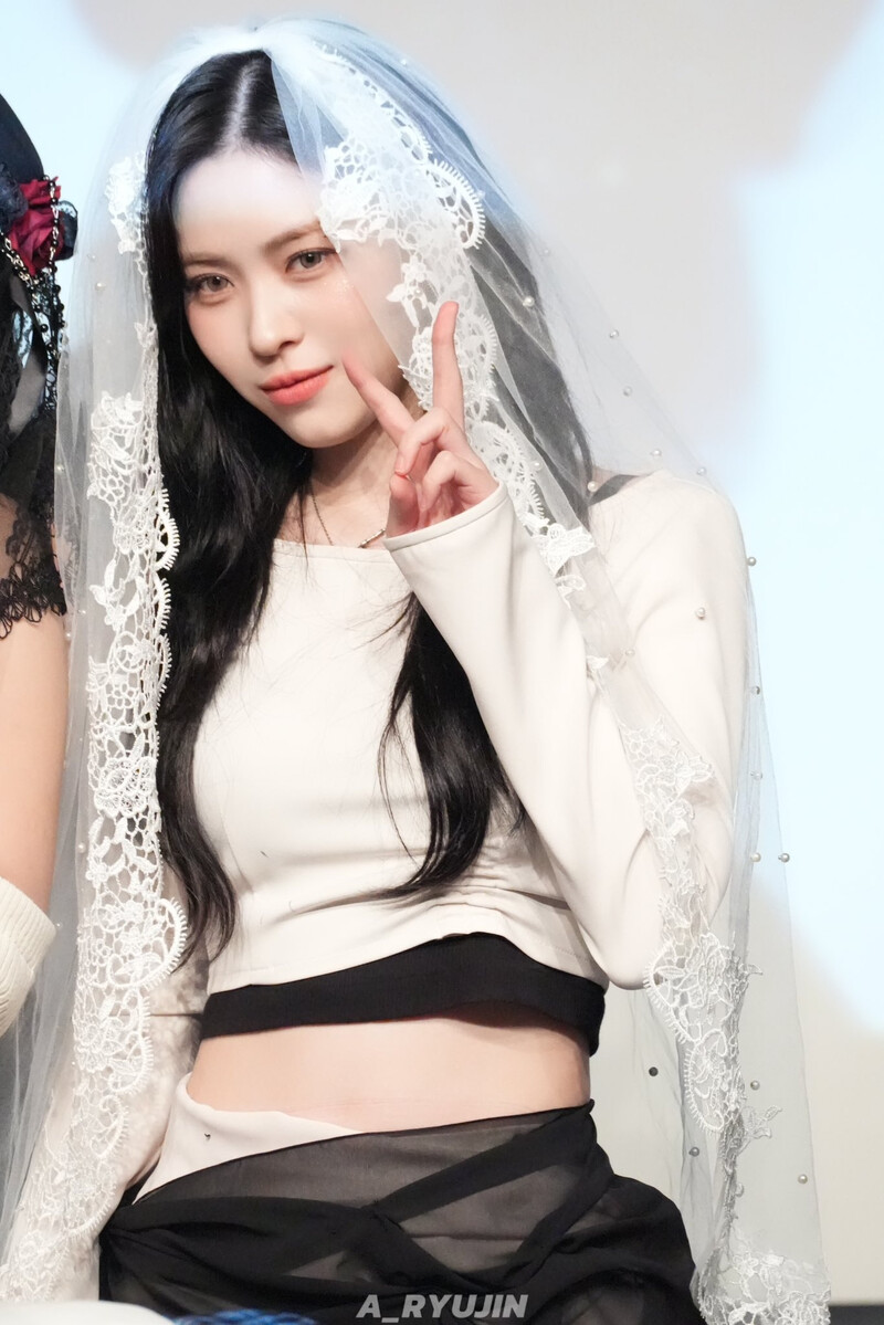 241108 ITZY Ryujin - Makestar Fansign documents 2