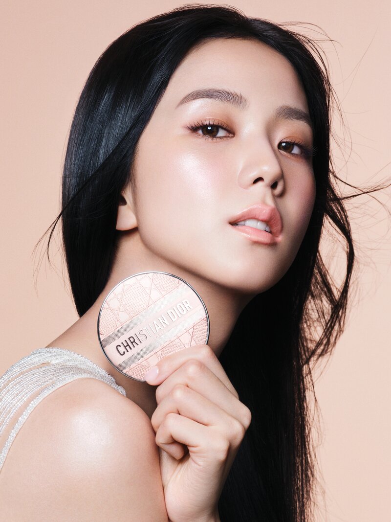 JISOO for Dior Forever Glow campaign documents 1