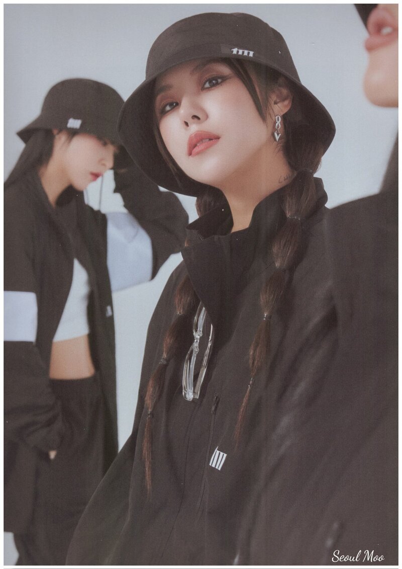 MAMAMOO 'WORLD TOUR [MY CON] - SEOUL' Photo Book [SCANS] documents 10