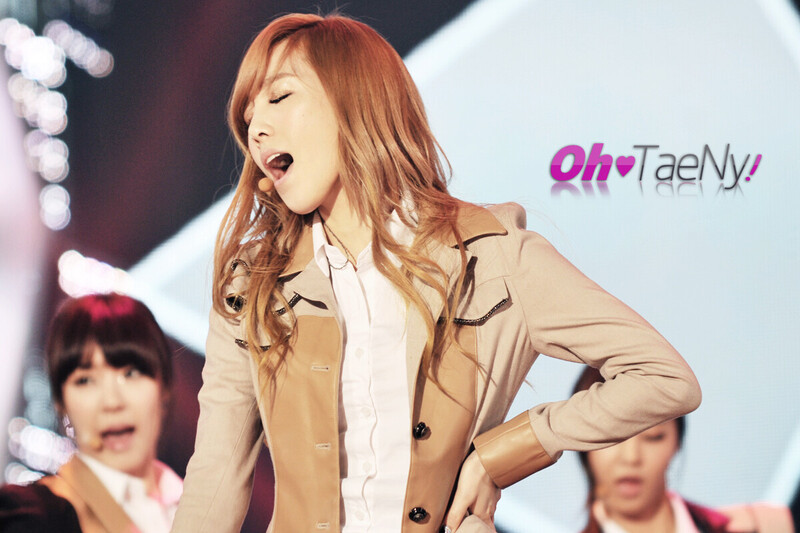 111106 Girls' Generation Taeyeon at Love Sharing Concert documents 3