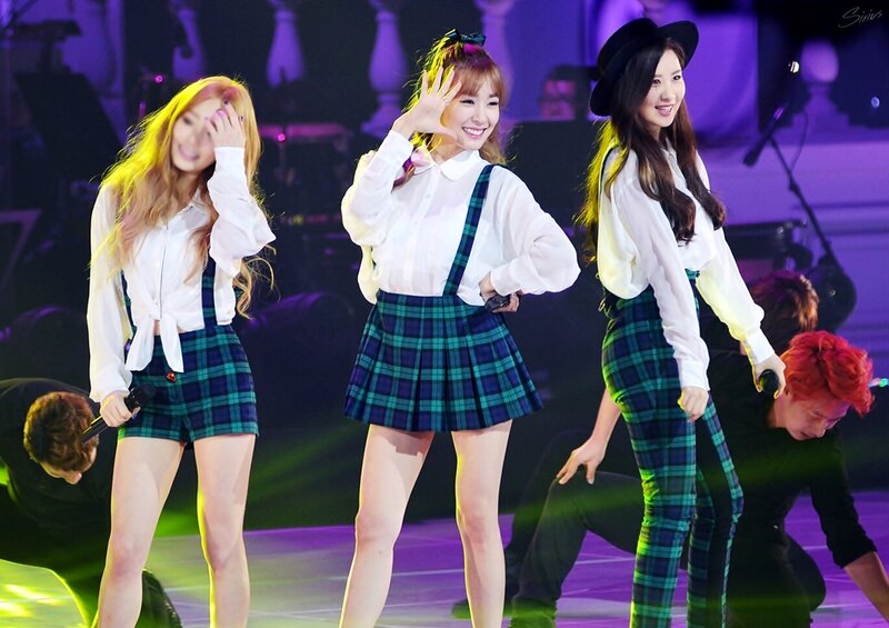 141014 Girls' Generation Tiffany at KBS Open Concert documents 4