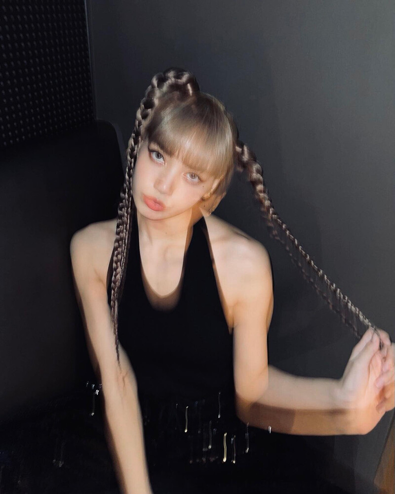 210912 BLACKPINK Lisa Instagram Update documents 3