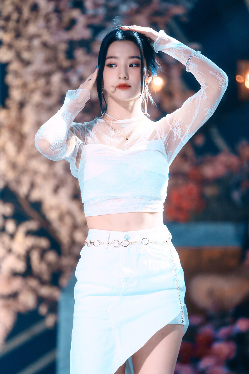 220123 fromis_9 Saerom - 'DM' at Inkigayo documents 15