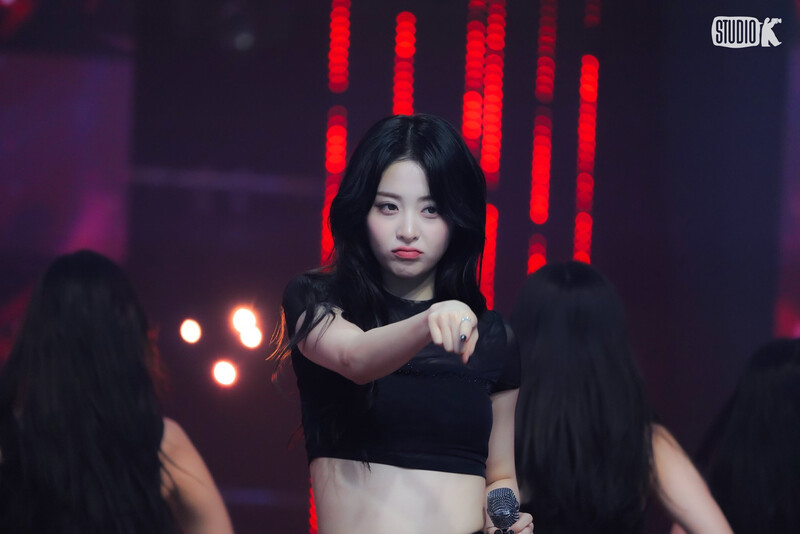 230505 LE SSERAFIM Yunjin - 'No-Return (Into the unknown)' at Music Bank documents 4