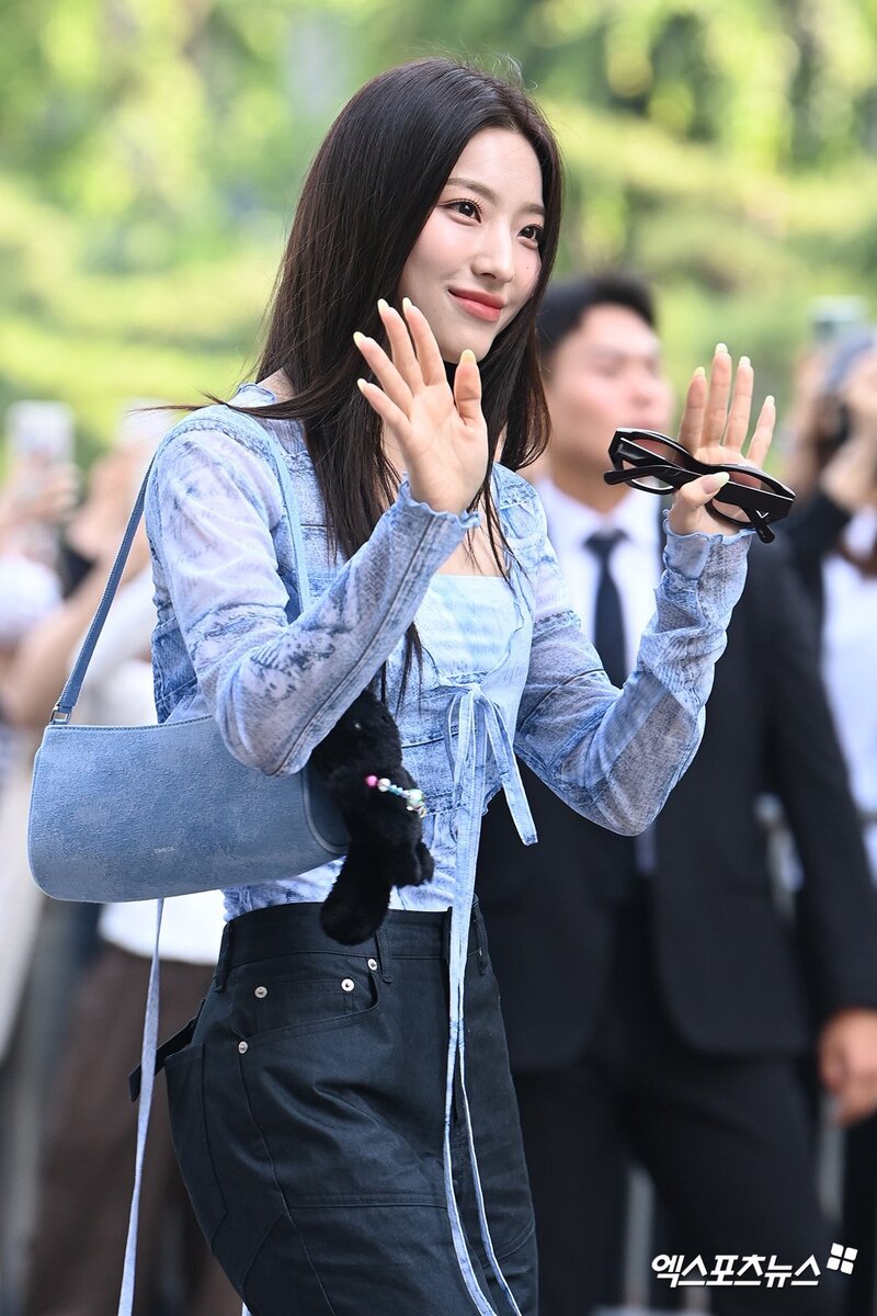 230616 fromis_9 Saerom - Music Bank Commute documents 4