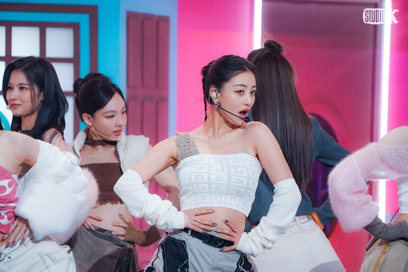 240222 - KBS Kpop Twitter Update with JIHYO - 'SET ME FREE' Music Bank Behind Photo documents 2