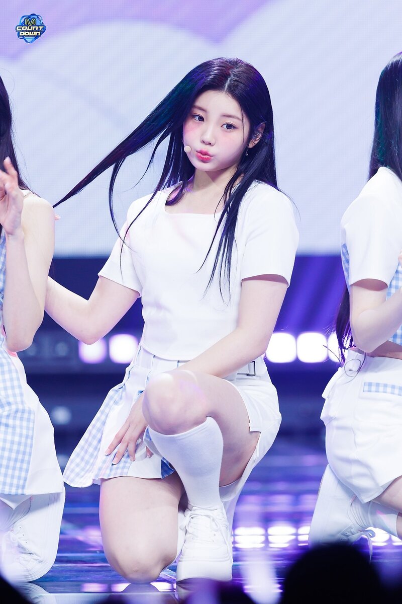 240411 ILLIT Wonhee - 'Magnetic' at M Countdown documents 2