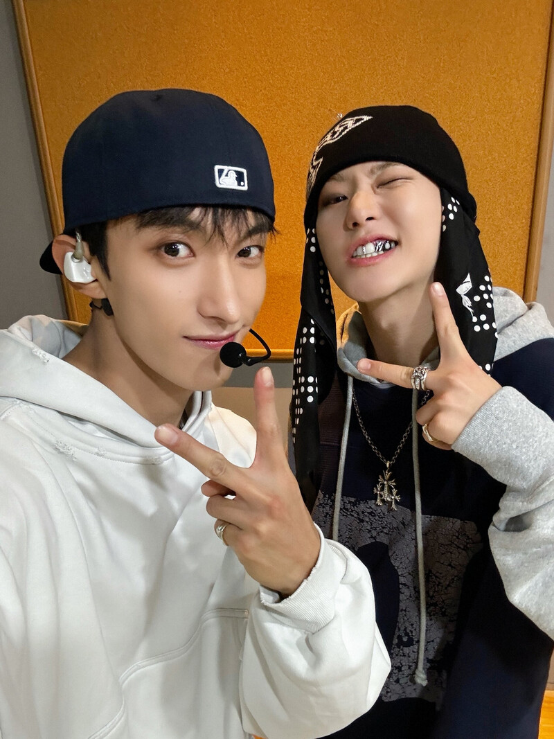 241019 - SEVENTEEN Twitter Update with DK n HOSHI documents 1