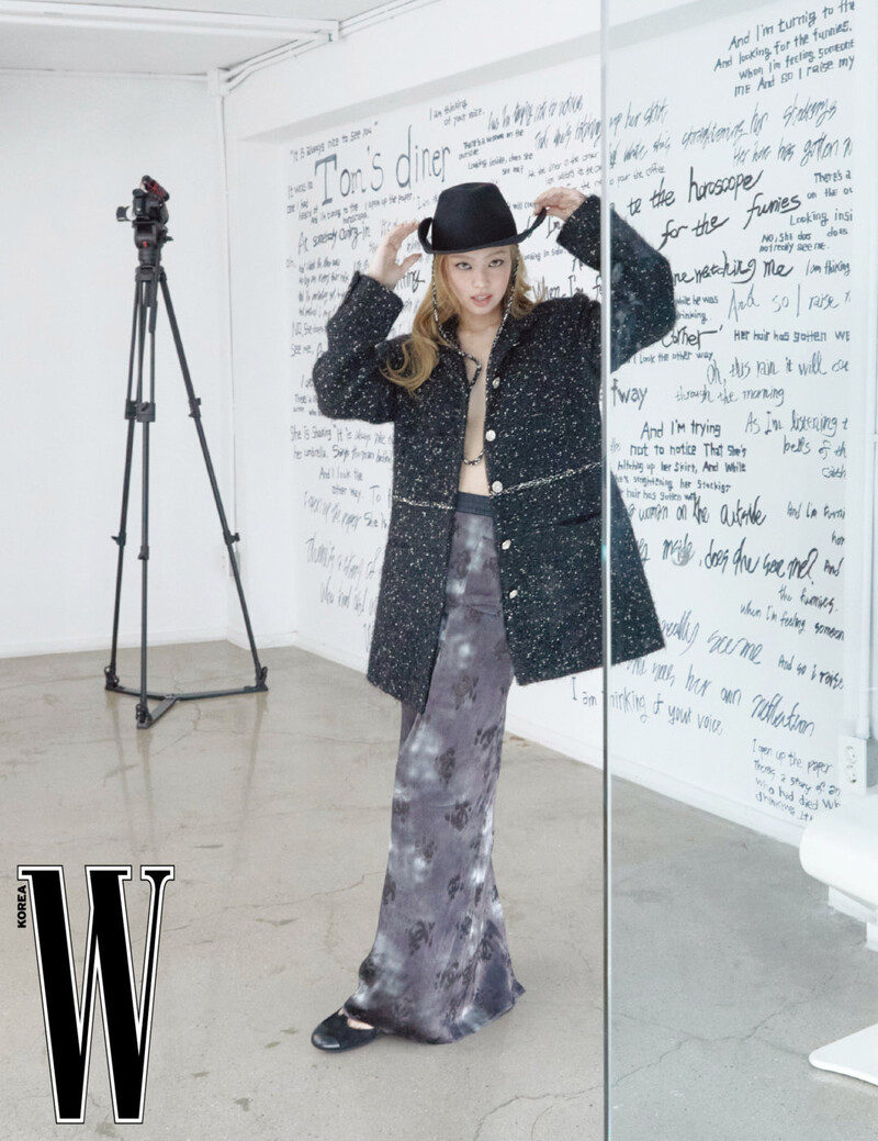 BLACKPINK Jennie for Chanel x W Korea July 2022 Issue documents 10