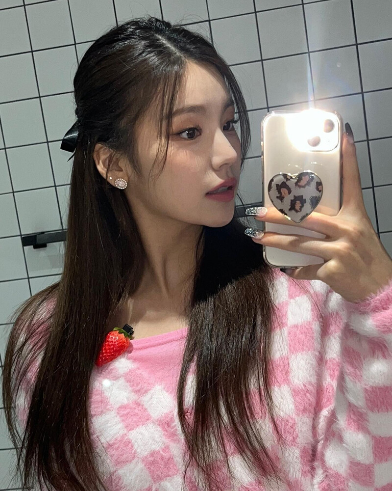 211207 ITZY Instagram Update - Yeji | kpopping