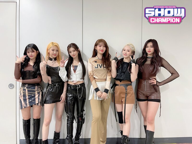 211208 EVERGLOW SNS Update at The Show documents 16