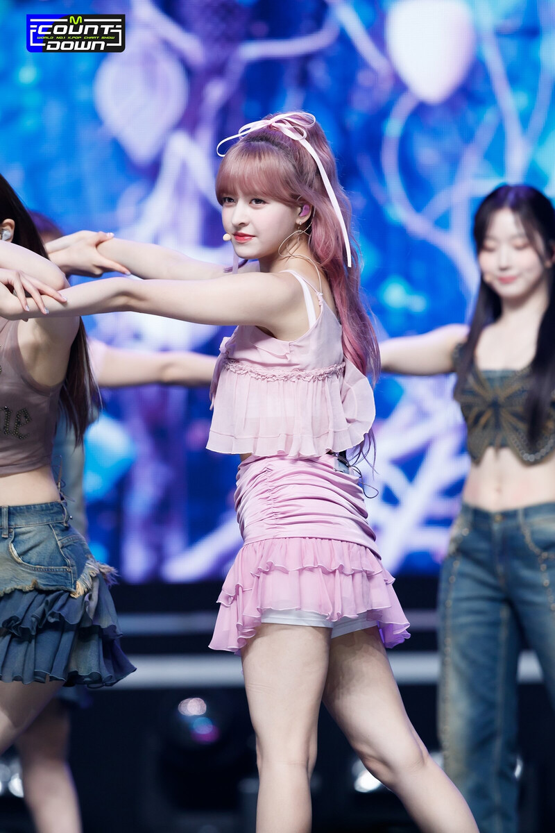 230720 NMIXX Lily - 'Party O'Clock' at M COUNTDOWN documents 2