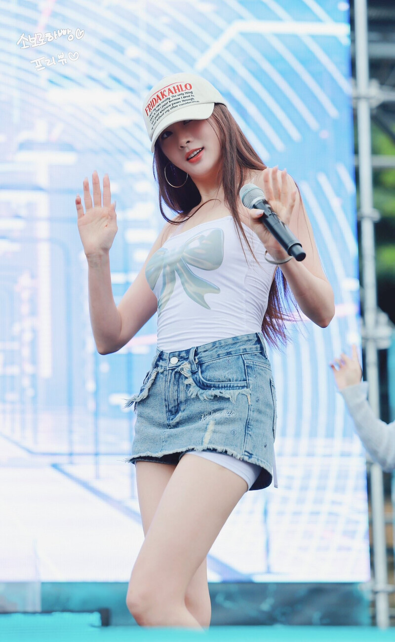 240706 Apink HAYOUNG at 'Caribbean Bay Mega Wave Festival' documents 4