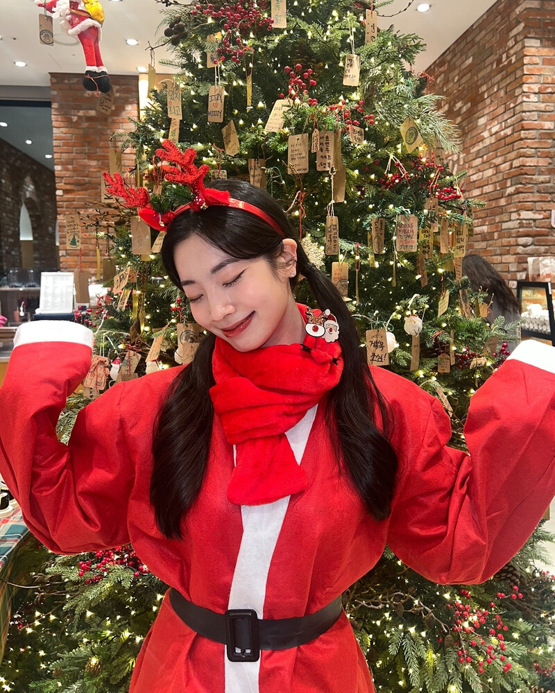 241225 DAHYUN Instagram Update documents 4