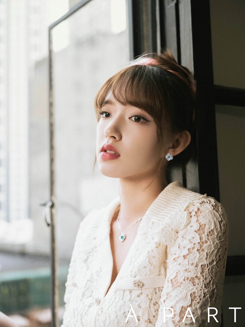 221014 WJSN Cheng Xiao for À PART magazine Autumn 2022 issue cover documents 7