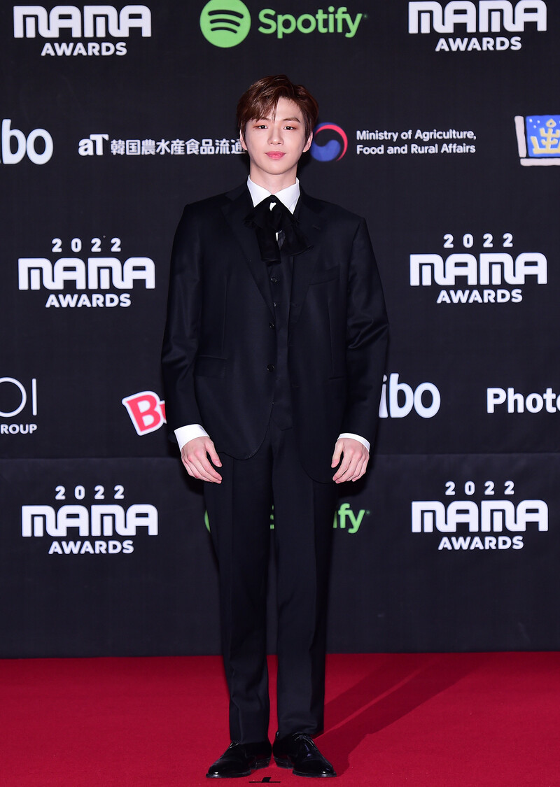 221129 Kang Daniel at MAMA 2022Red Carpet documents 2