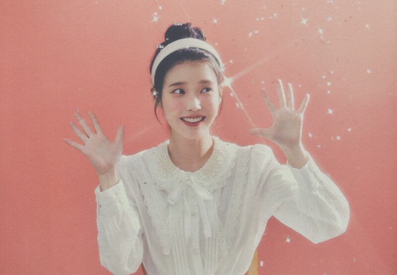 IU - 5th Official ‘UAENA’ Fanclub Kit [SCANS] documents 3