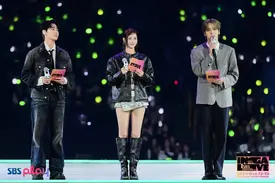 241012 Doyoung, Yunah & Yunho at SBS Inkigayo Live in Tokyo