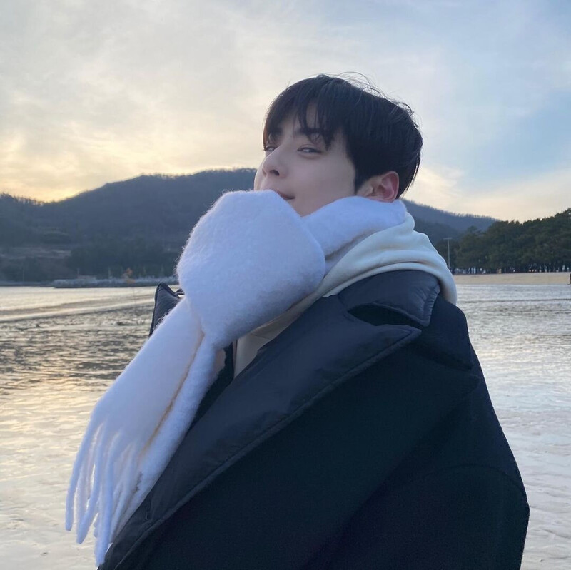 210128 ASTRO Cha Eunwoo Instagram Update documents 4