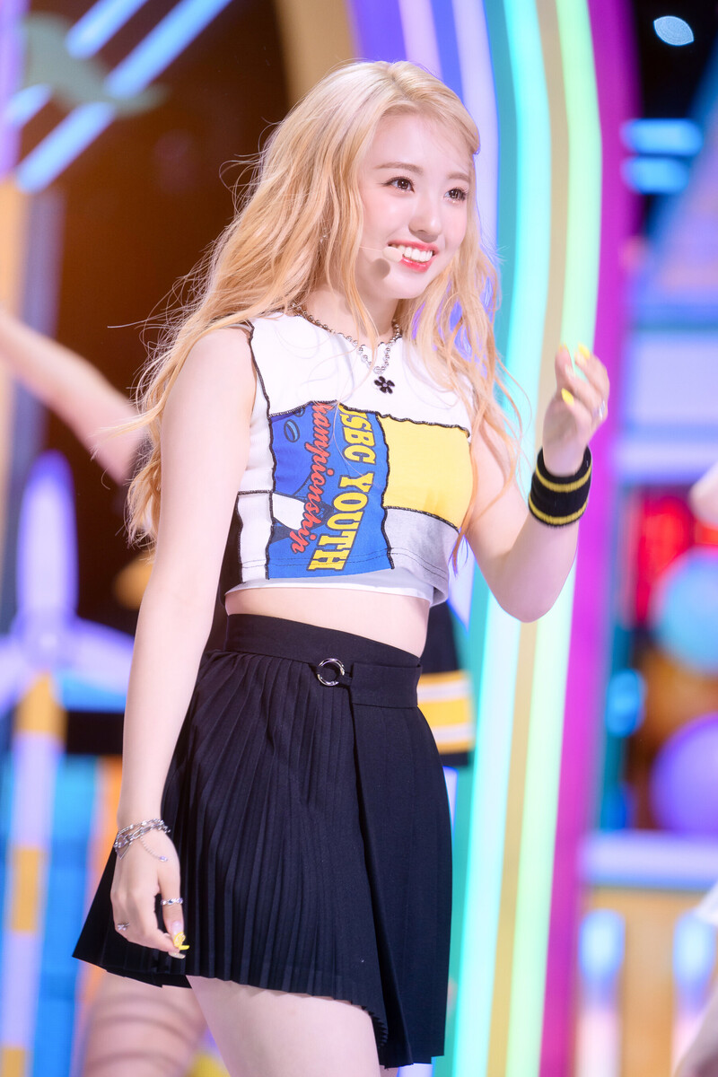 220703 Kep1er Yeseo 'Up!' at Inkigayo documents 7