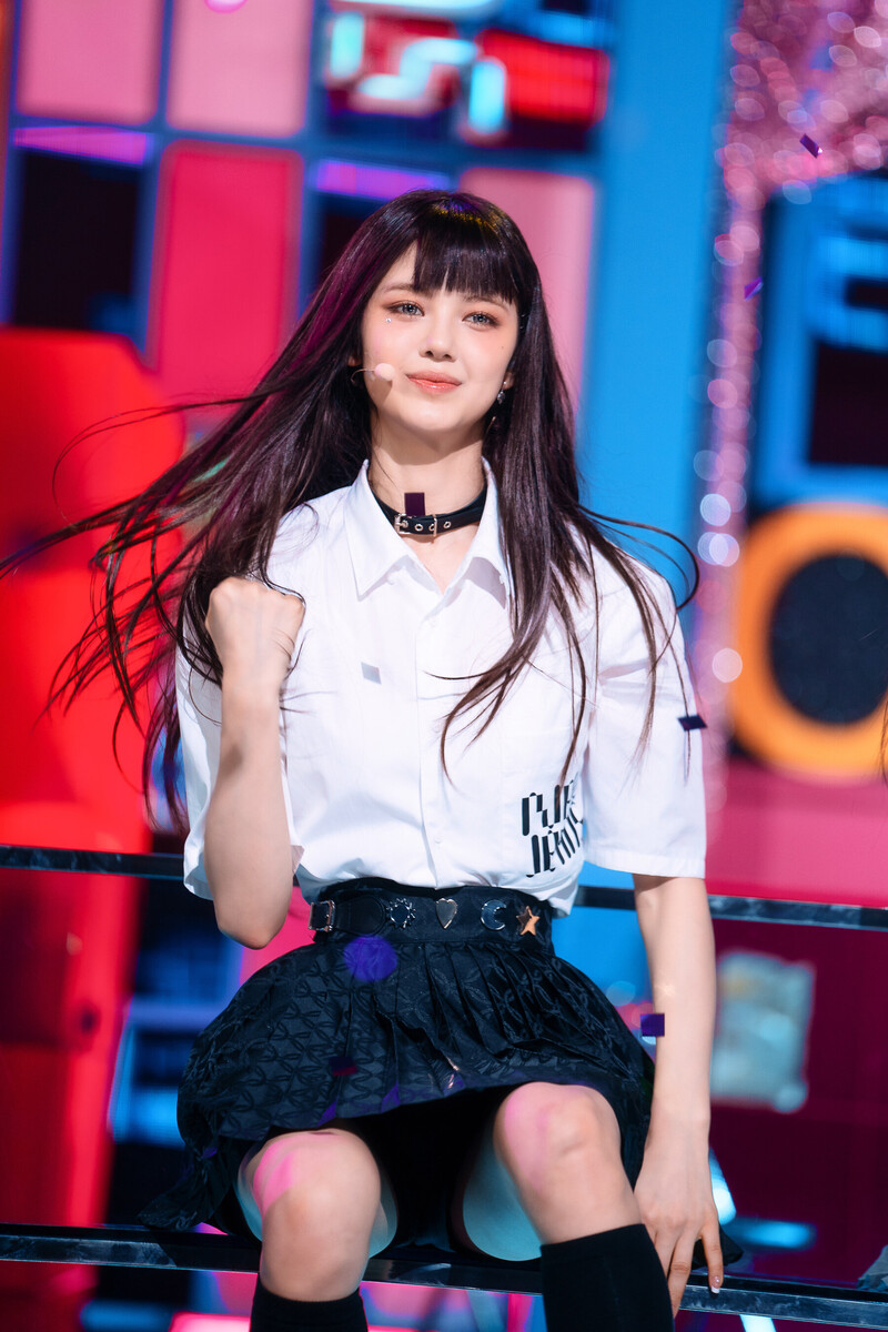 220807 NewJeans Danielle 'Cookie' at Inkigayo documents 19