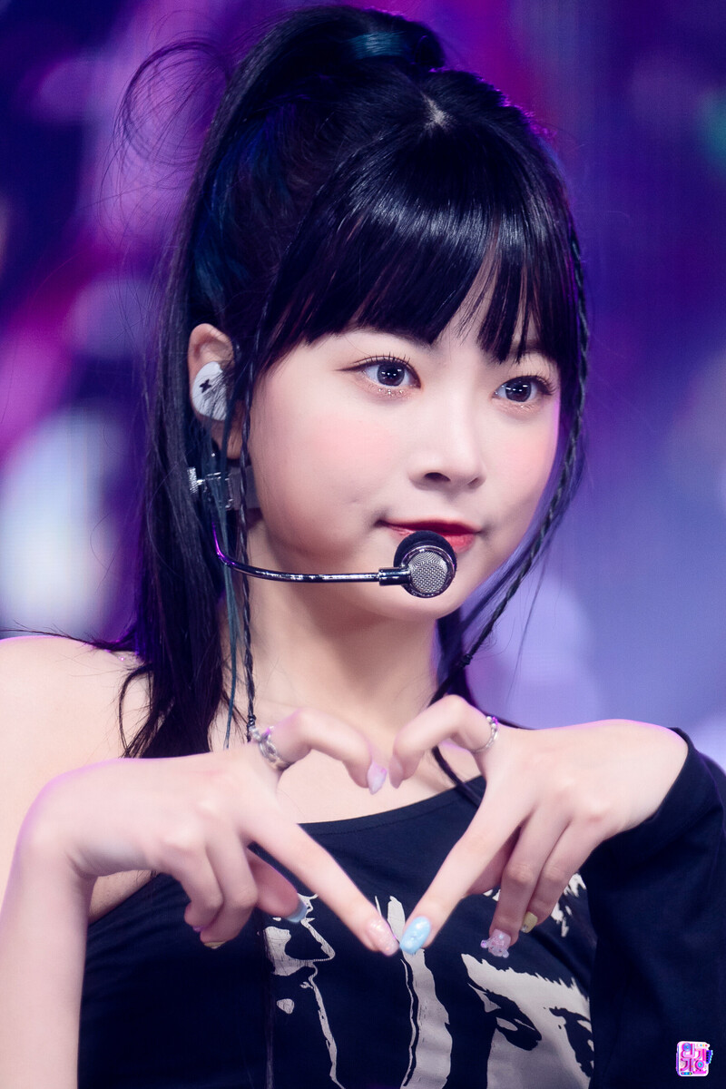 221106 LE SSERAFIM Eunchae - 'ANTIFRAGILE' at Inkigayo documents 27