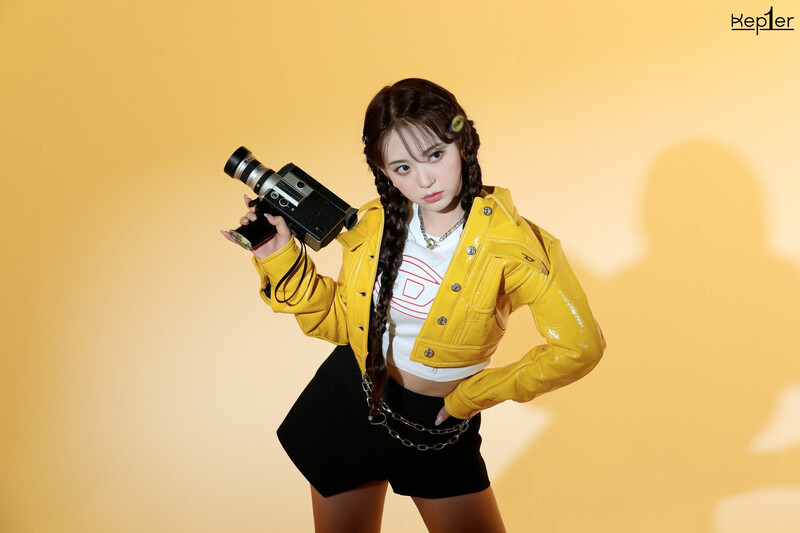 221116 Kep1er Cafe - 3rd Mini Album 'TROUBLESHOOTER' Jacket Behind Photos documents 7