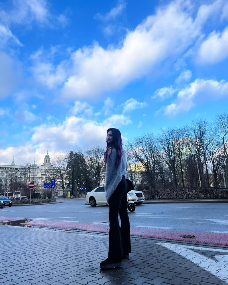 240202 EVERGLOW Aisha Instagram Update documents 4