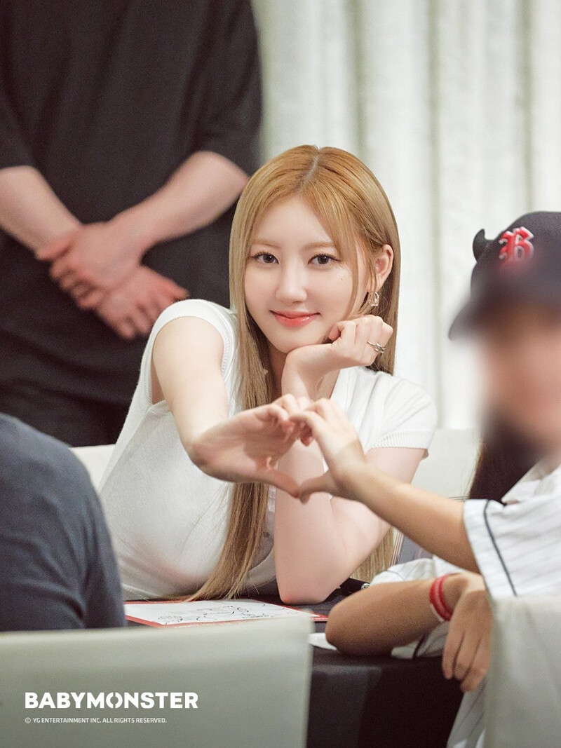 240723 BABYMONSTER - OVERSEAS OFFLINE FAN SIGNING EVENT MOMENTS documents 8