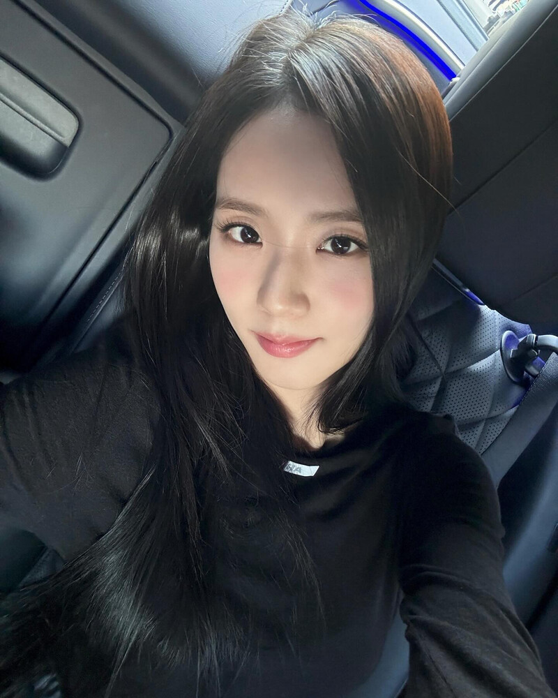 240915 - JISOO Instagram Update documents 1