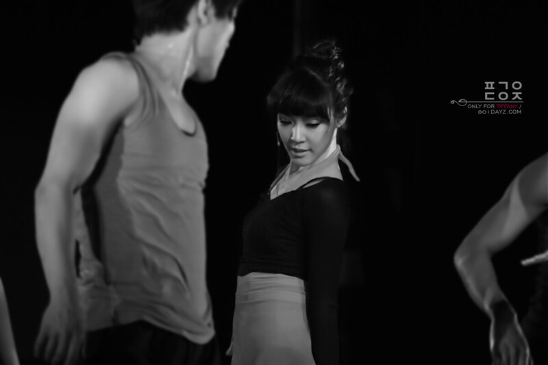 111221 Girls' Generation Tiffany at FAME! Musical First Show documents 2