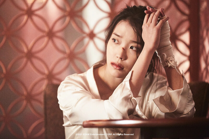 210326 Edam Naver Post - IU 'LILAC' Music Video Behind documents 13