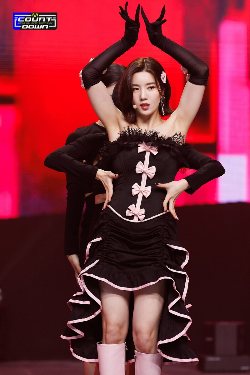 220421 Kwon Eunbi - "Glitch" at M Countdown documents 14