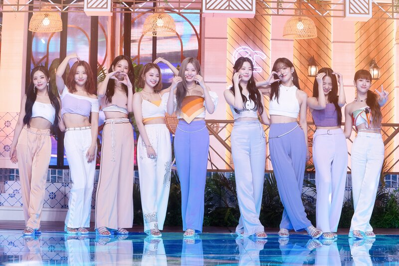 220703 fromis_9 - 'Stay This Way' at Inkigayo documents 10