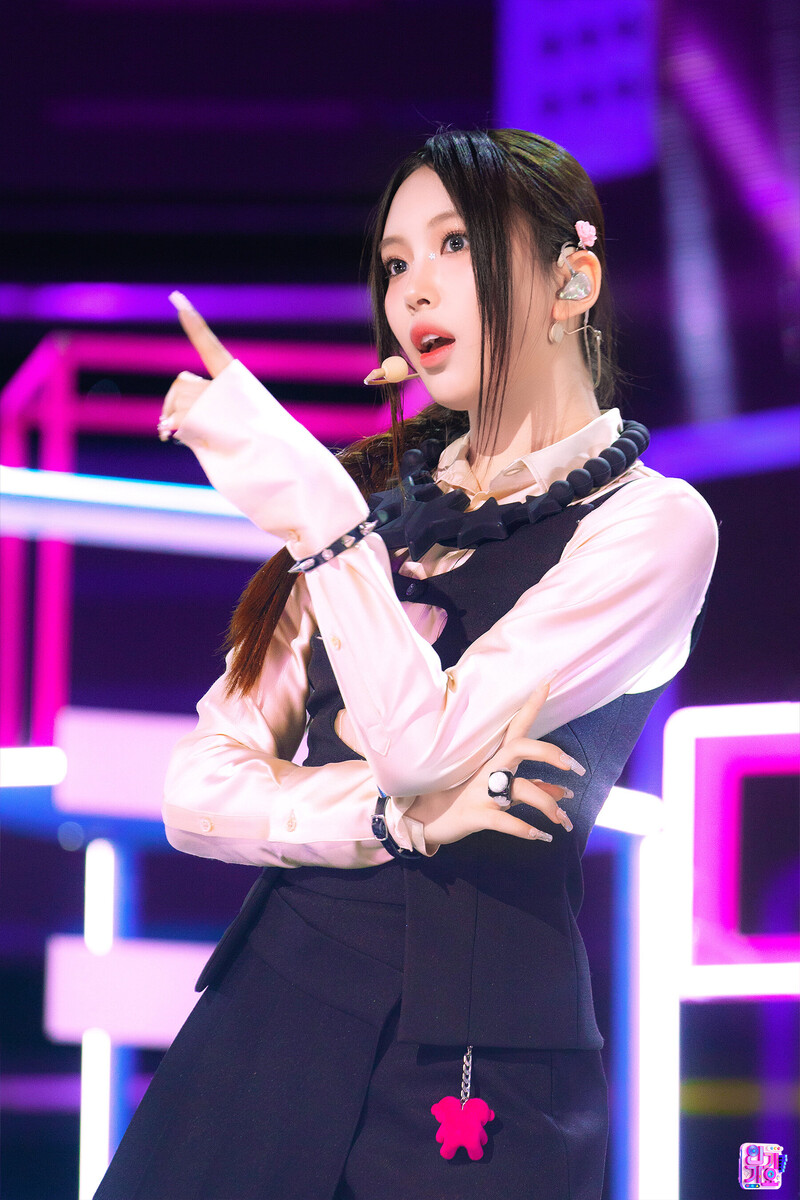 230723 NewJeans Hyein - 'ETA' at Inkigayo documents 2