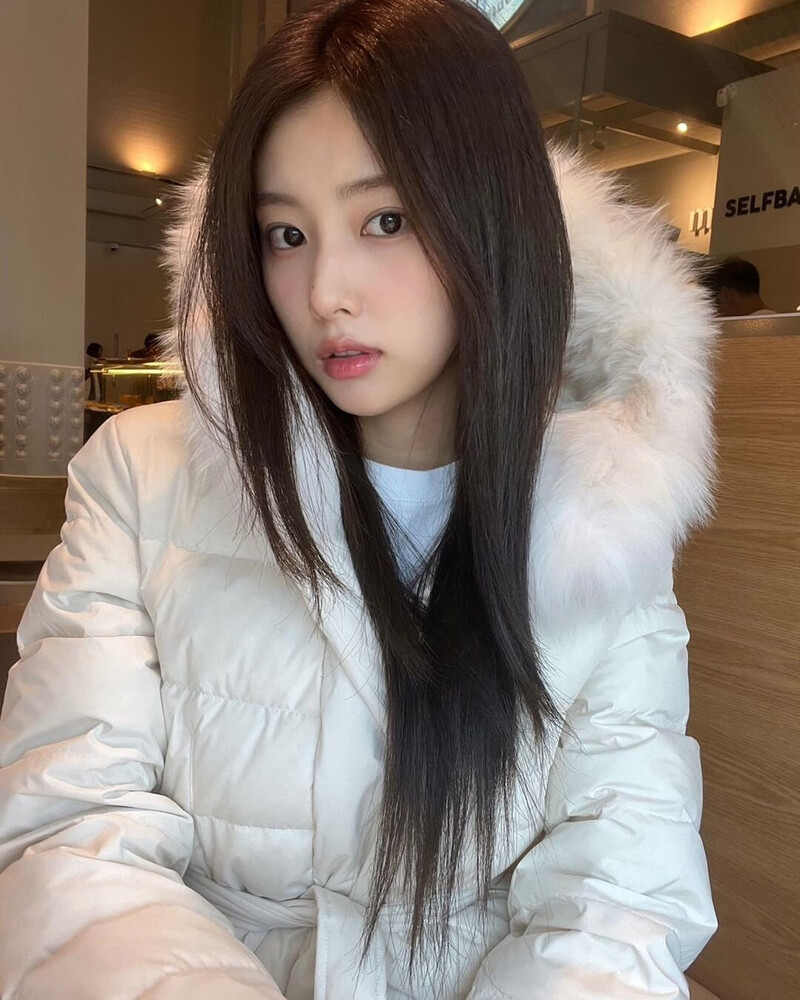 231110 Kang Hyewon Instagram Update documents 3