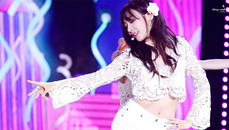 150727 Girls' Generation Tiffany at MBC Music Core USF 2015 documents 5