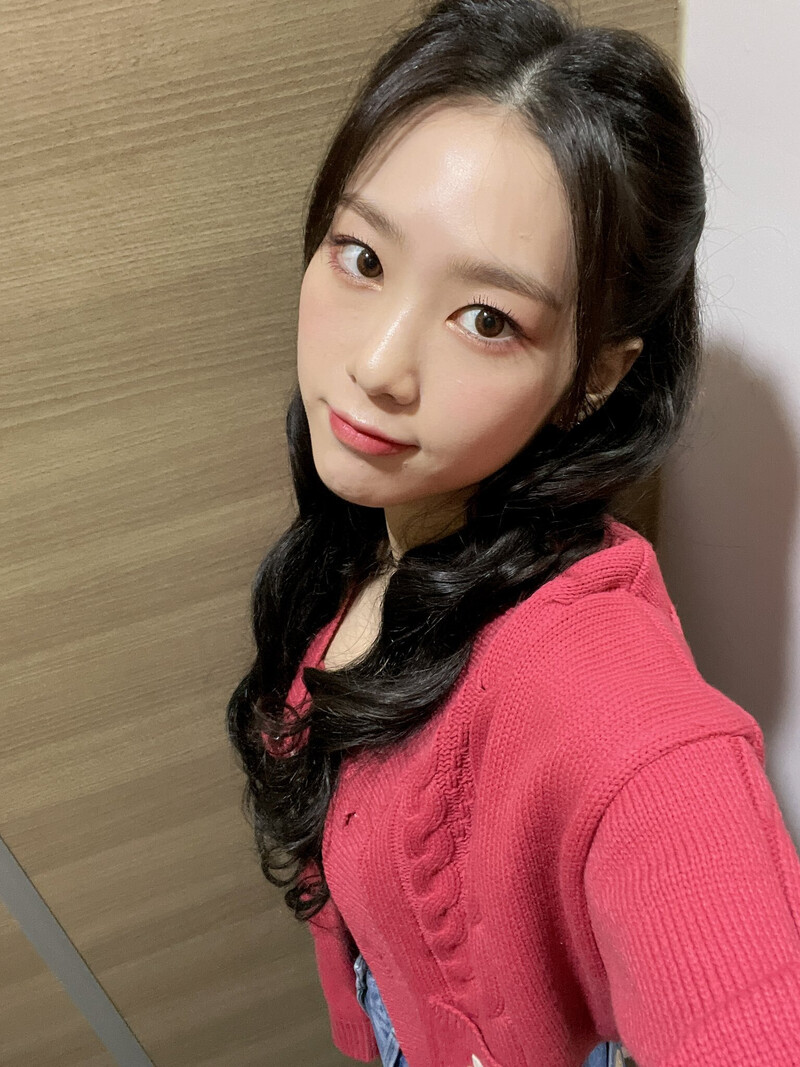 211129 OH MY GIRL Twitter Update - Jiho documents 1